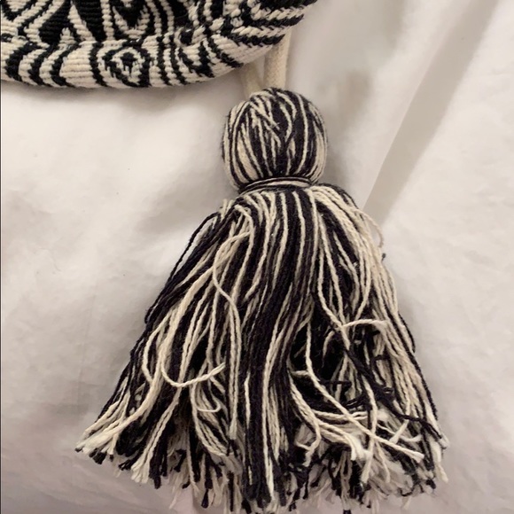 Black and white tapestry backpack with pocket - Picture 4 of 7